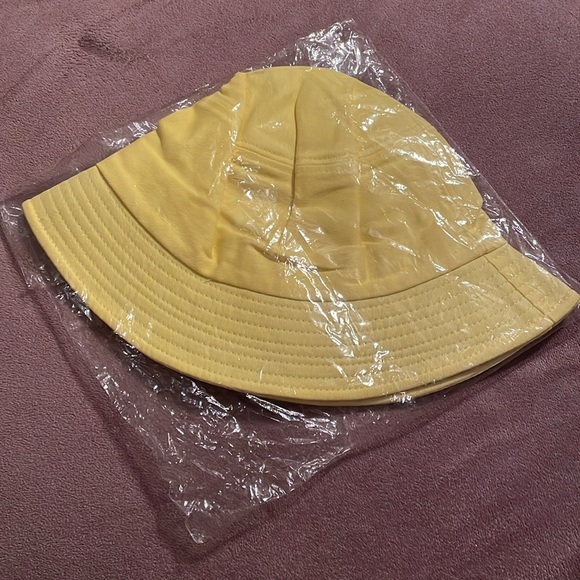 Yellow cotton adjustable bucket hat with a smiley face NIB - Picture 2 of 6